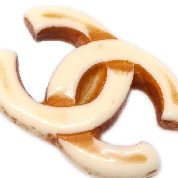 Chanel CC Earrings Clip-On White Acrylic 01P - Picture 2 of 4